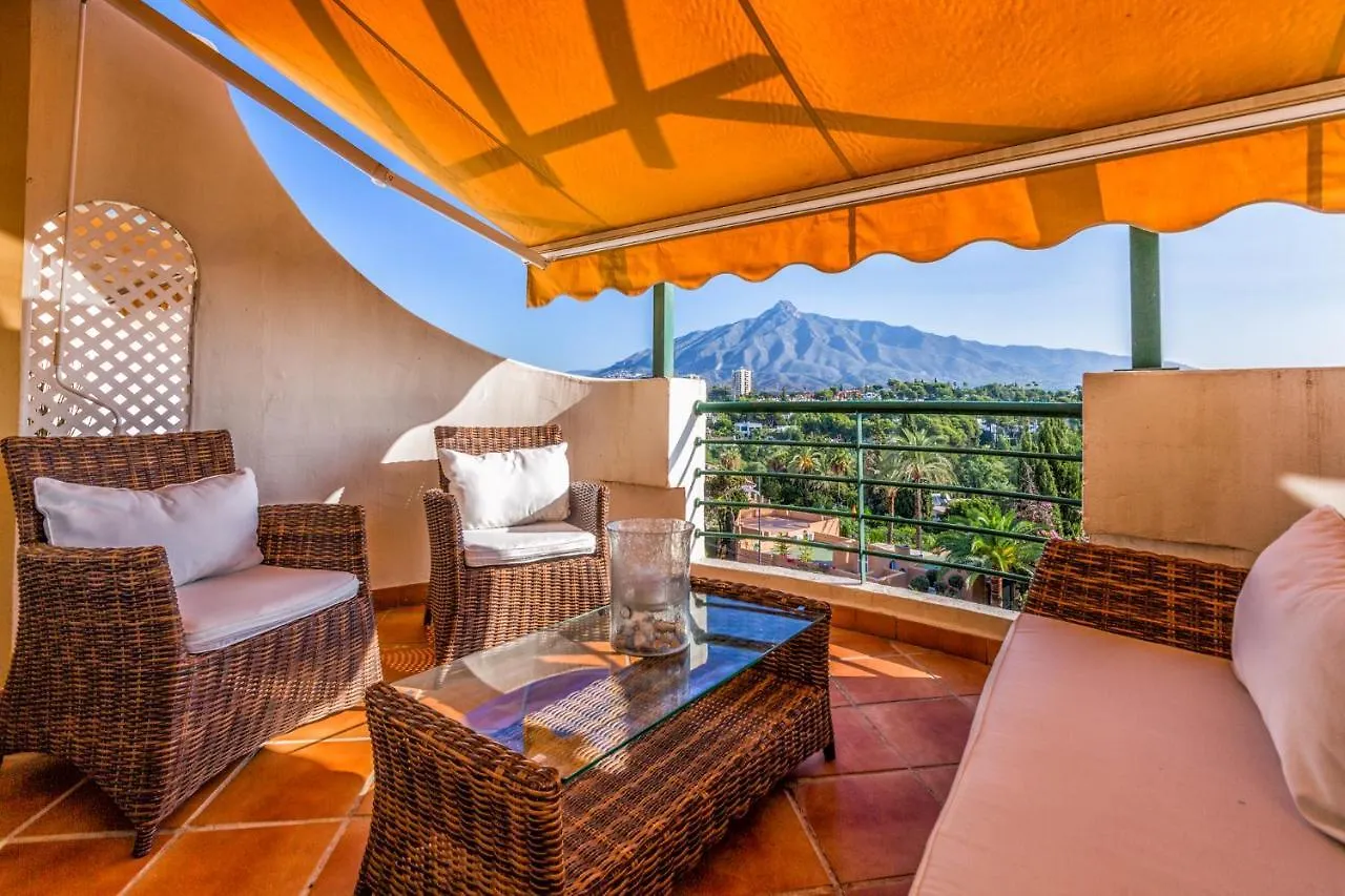 Holiday Apartment In Senorio De Aloha With Sea Views Marbella