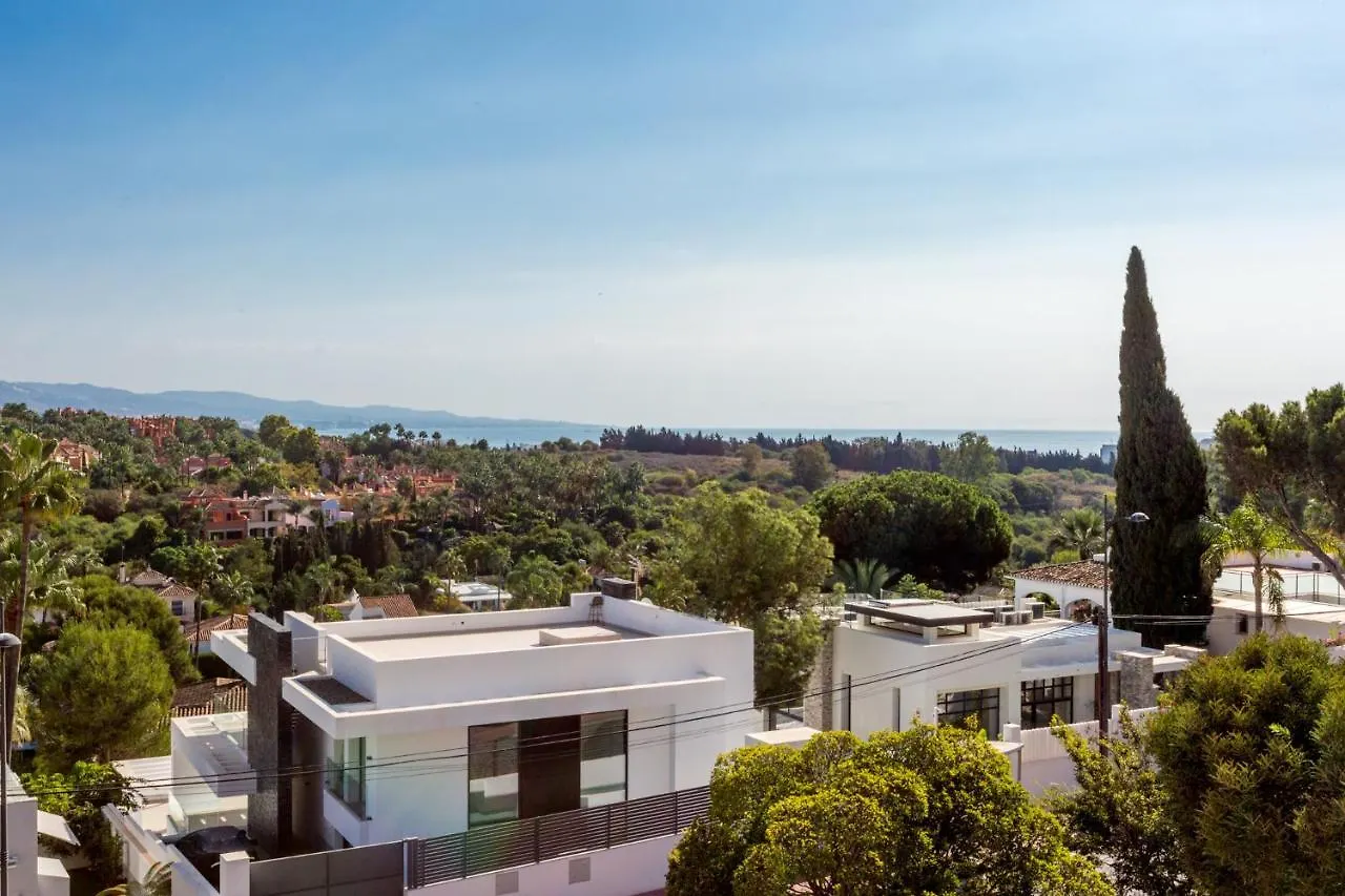 Holiday Apartment In Senorio De Aloha With Sea Views Marbella