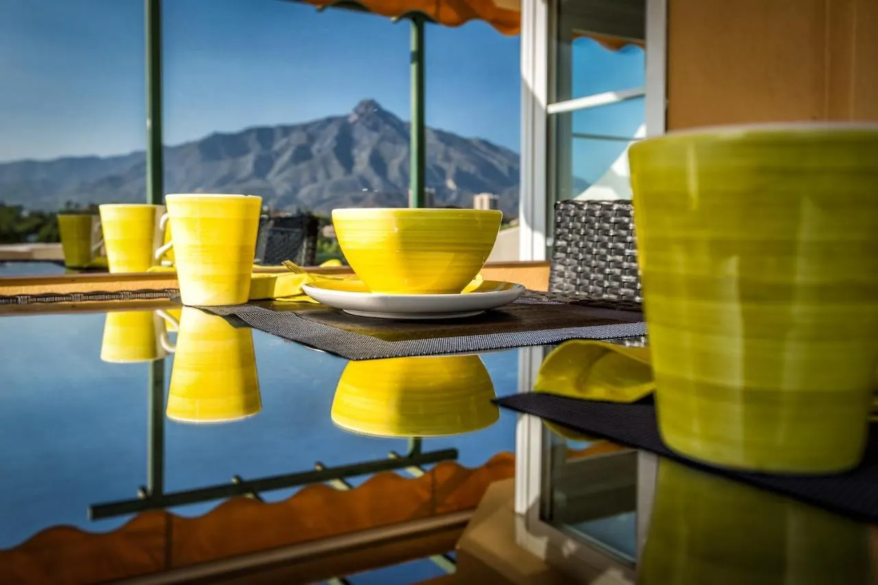 Holiday Apartment In Senorio De Aloha With Sea Views Marbella