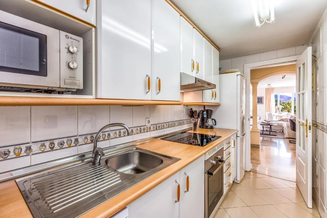Holiday Apartment In Senorio De Aloha With Sea Views Marbella